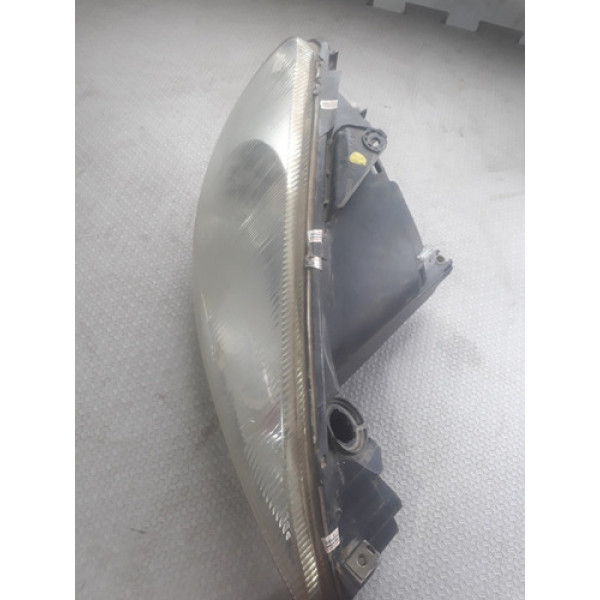 Farol Direito  206 Peugeot  Com Avaria