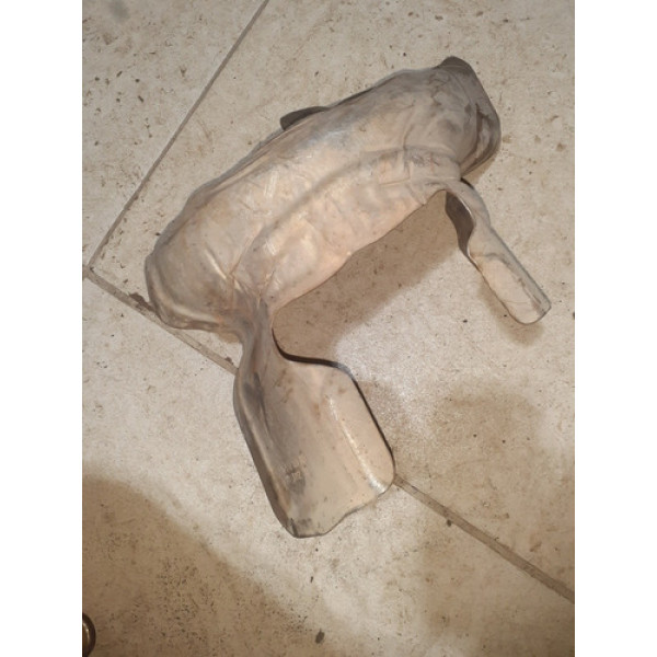 Defletor Do Coletor De Escape Peugeot 2008 1.6 2020