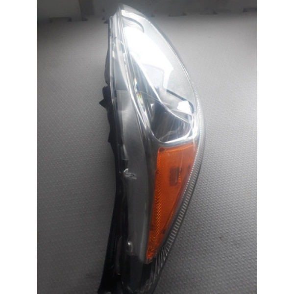 Farol Direito Ford Niw  Fiesta  Mexicano D. 2013 Com Avaria 